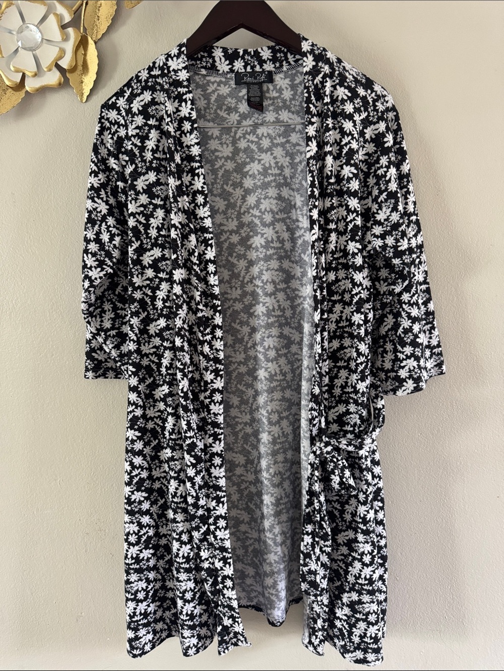 Rene Rofe Black and White Floral Kimono Robe
